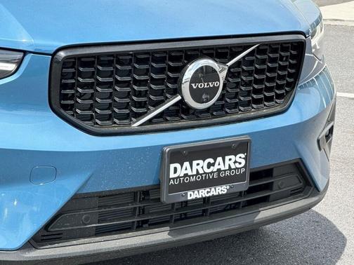 2025 Volvo XC40 B5 Ultra Dark Theme