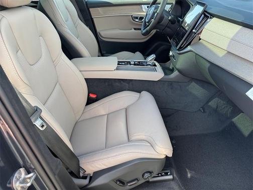 2026 Volvo XC90 B6 Ultra 6-Seater