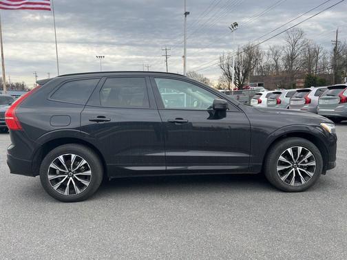 2025 Volvo XC60 B5 Core