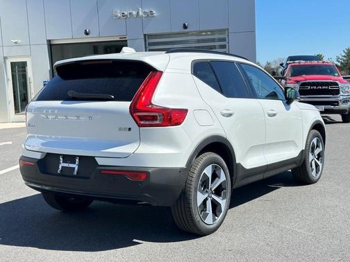 2025 Volvo XC40 B5 Plus Dark Theme