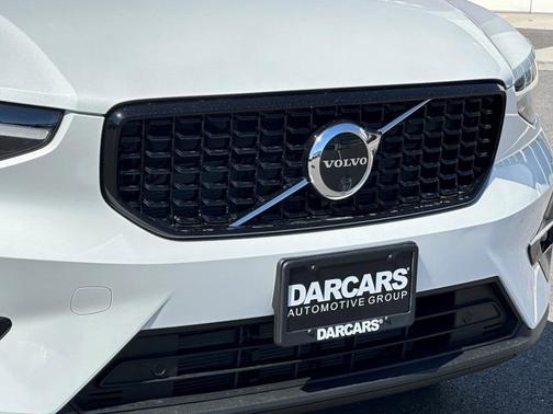 2025 Volvo XC40 B5 Plus Dark Theme