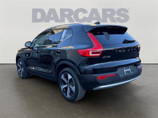 2025 Volvo XC40 B5 Core Bright Theme