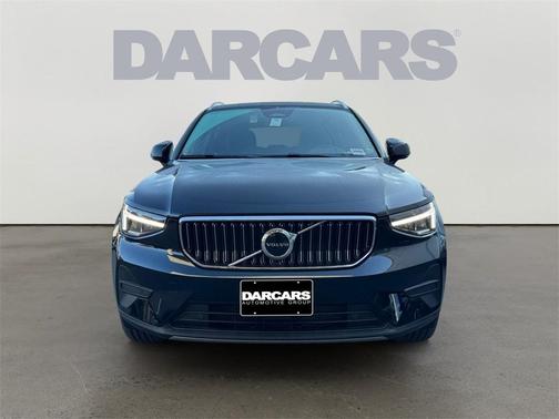 2025 Volvo XC40 B5 Core Bright Theme