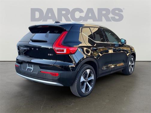 2025 Volvo XC40 B5 Core Bright Theme