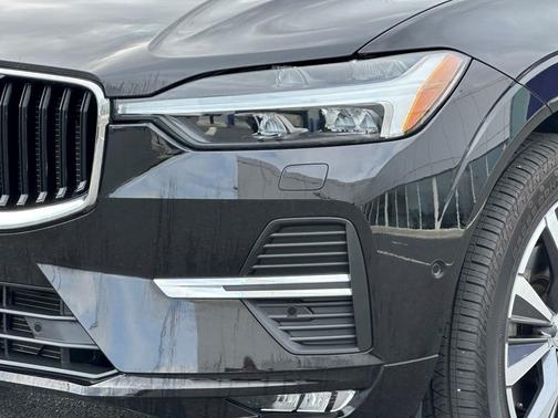 2022 Volvo XC60 B5 Momentum