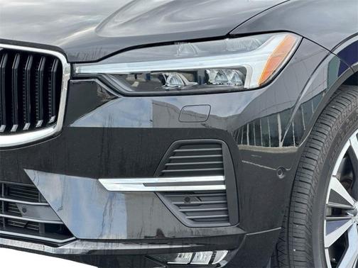 2022 Volvo XC60 B5 Momentum