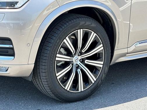 2025 Volvo XC90 B6 Plus 7-Seater
