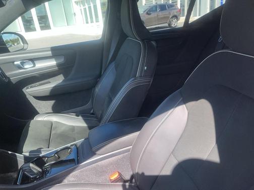 2022 Volvo XC40 Recharge Pure Electric P8 Twin Plus