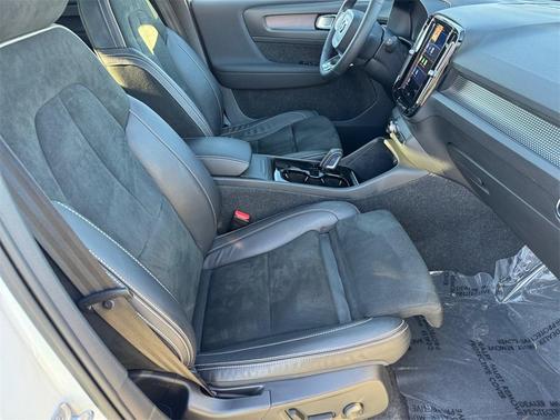 2022 Volvo XC40 Recharge Pure Electric P8 Twin Plus
