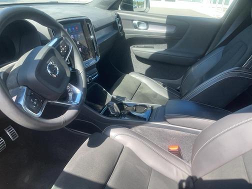 2022 Volvo XC40 Recharge Pure Electric P8 Twin Plus