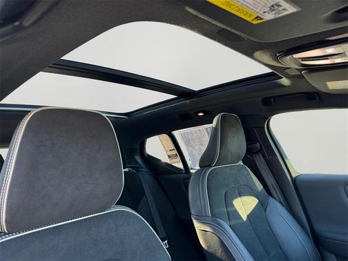 2022 Volvo XC40 Recharge Pure Electric P8 Twin Plus