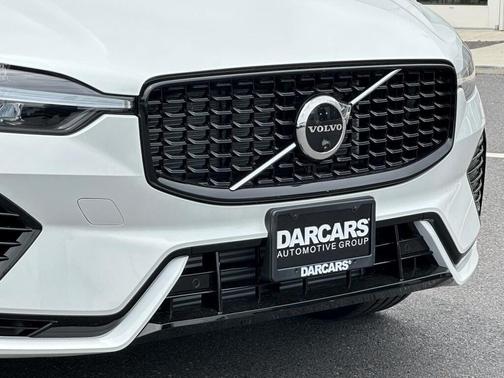 2025 Volvo XC60 Plug-In Hybrid T8 Plus