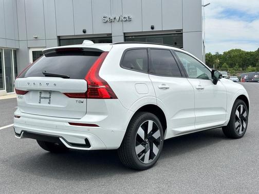 2025 Volvo XC60 Plug-In Hybrid T8 Plus