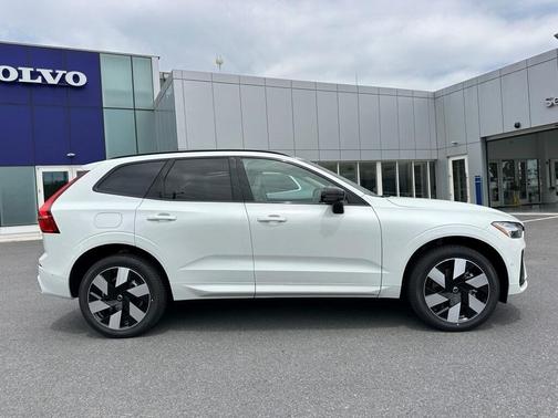 2025 Volvo XC60 Plug-In Hybrid T8 Plus