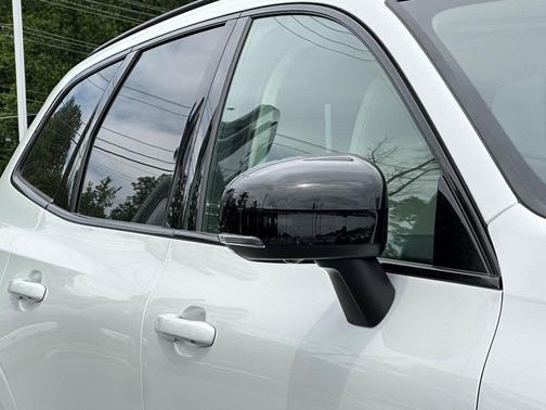 2025 Volvo XC60 Plug-In Hybrid T8 Plus