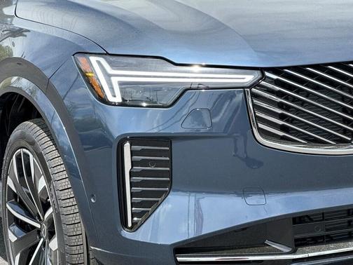 2025 Volvo XC90 B5 Plus 7-Seater