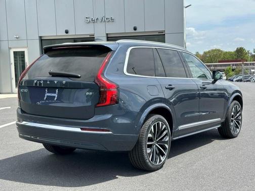 2025 Volvo XC90 B5 Plus 7-Seater