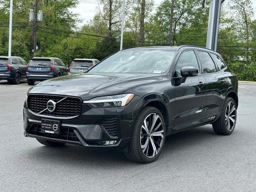 2022 Volvo XC60 B6 R-Design