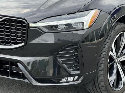 2022 Volvo XC60 B6 R-Design