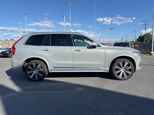 2024 Volvo XC90 Recharge Plug-In Hybrid T8 Plus Bright Theme 7 Passenger