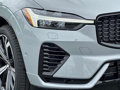 2025 Volvo XC60 Plug-In Hybrid T8 Ultra