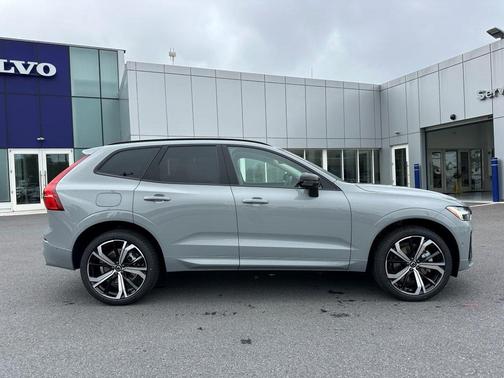 2025 Volvo XC60 Plug-In Hybrid T8 Ultra