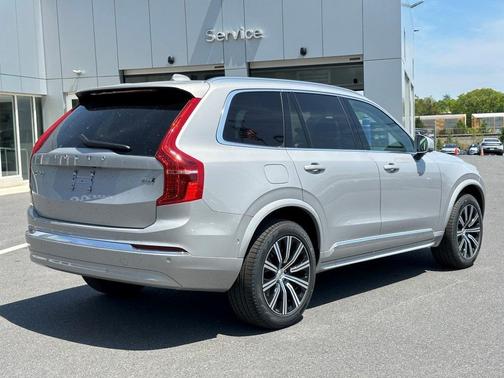 2025 Volvo XC90 B6 Plus 7-Seater