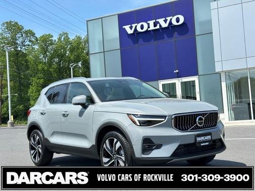 2025 Volvo XC40 B5 Ultra Bright Theme