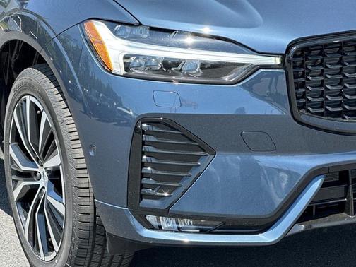 2025 Volvo XC60 B5 Ultra
