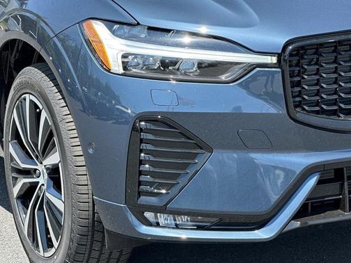 2025 Volvo XC60 B5 Ultra