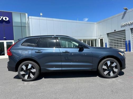2025 Volvo XC60 Plug-In Hybrid T8 Plus