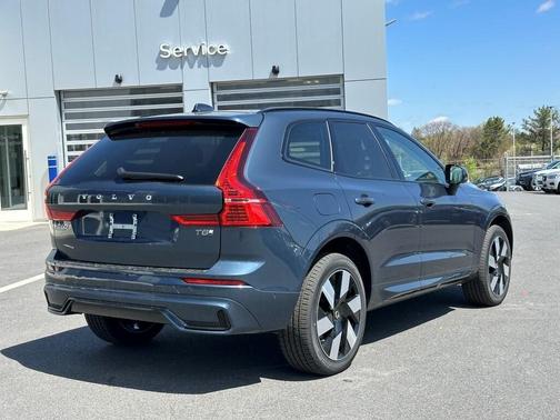 2025 Volvo XC60 Plug-In Hybrid T8 Plus