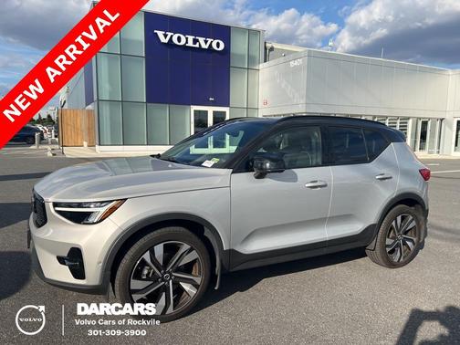 2023 Volvo XC40 B5 Ultimate Dark Theme
