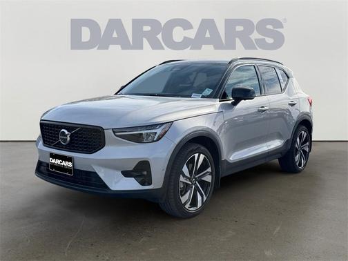 2023 Volvo XC40 B5 Ultimate Dark Theme