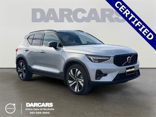 2023 Volvo XC40 B5 Ultimate Dark Theme