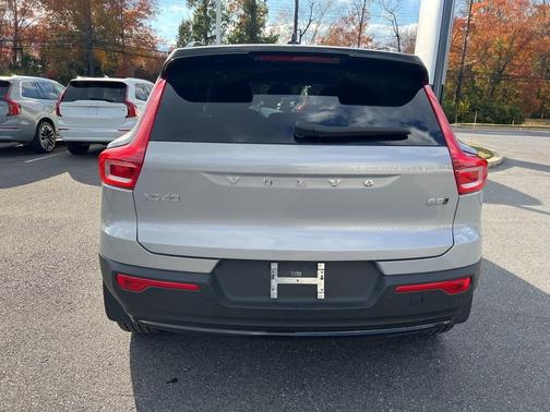 2023 Volvo XC40 B5 Ultimate Dark Theme