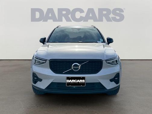 2023 Volvo XC40 B5 Ultimate Dark Theme