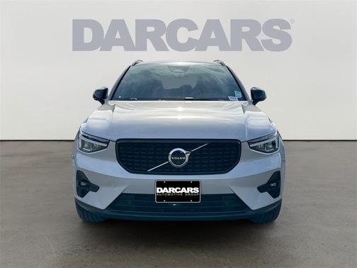 2023 Volvo XC40 B5 Ultimate Dark Theme