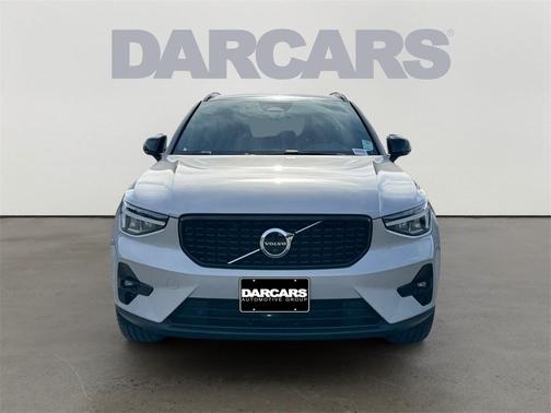 2023 Volvo XC40 B5 Ultimate Dark Theme