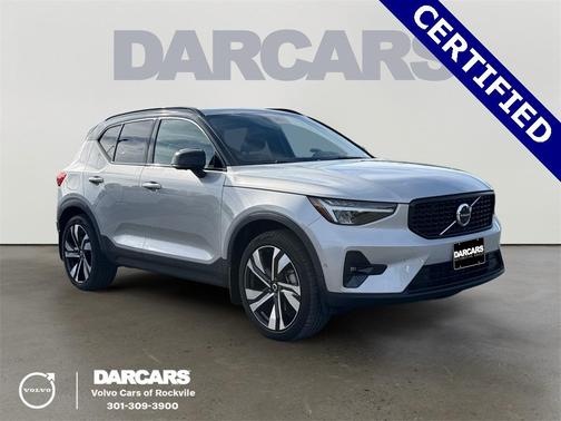 2023 Volvo XC40 B5 Ultimate Dark Theme