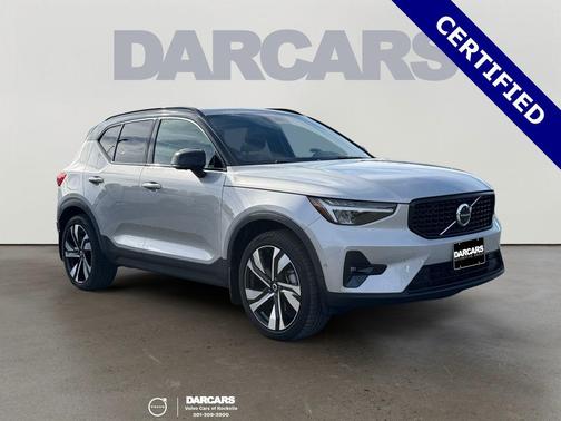 2023 Volvo XC40 B5 Ultimate Dark Theme