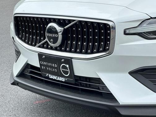 2024 Volvo V60 Cross Country B5 Plus