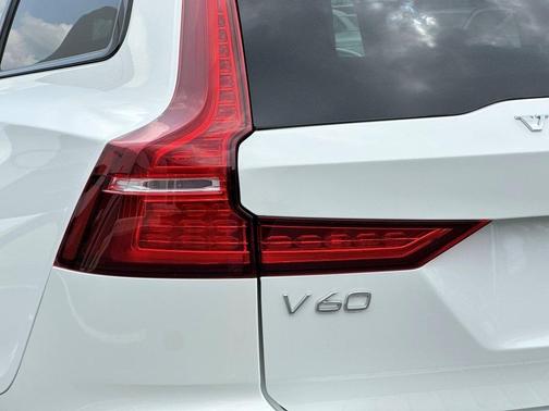 2024 Volvo V60 Cross Country B5 Plus