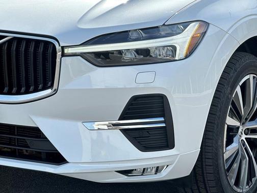 2022 Volvo XC60 B5 Momentum