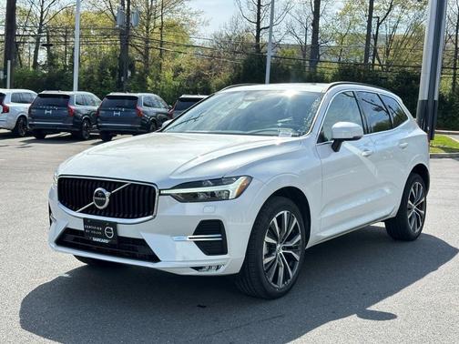 2022 Volvo XC60 B5 Momentum