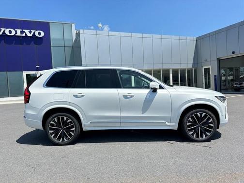 2025 Volvo XC90 Plug-In Hybrid T8 Plus 7-Seater