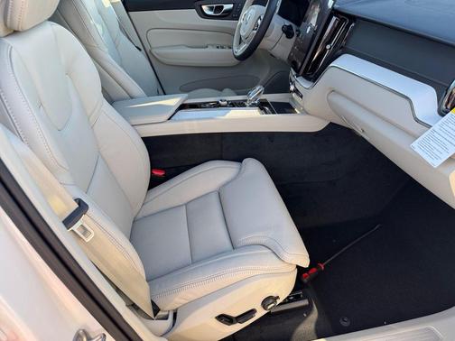 2026 Volvo XC60 Plug-In Hybrid T8 Ultra