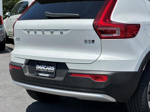 2025 Volvo XC40 B5 Plus Bright Theme