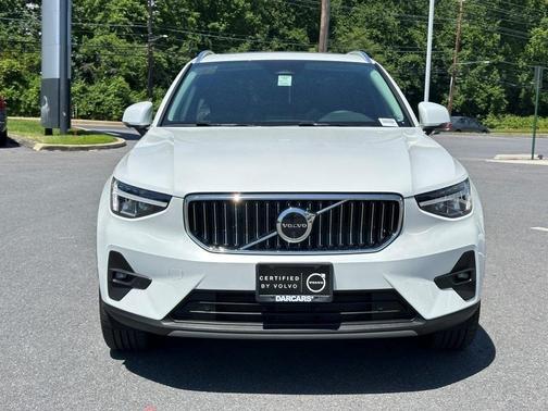 2025 Volvo XC40 B5 Plus Bright Theme