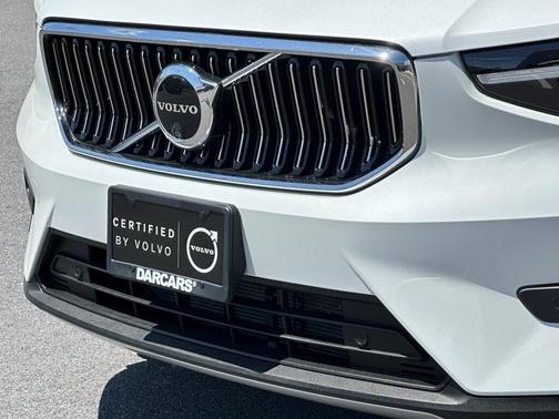 2025 Volvo XC40 B5 Plus Bright Theme